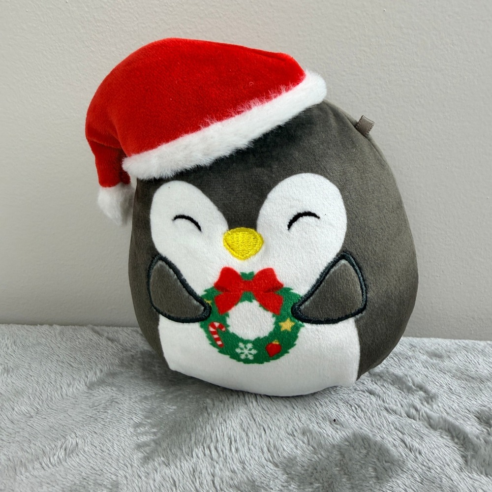 Squishmallows Luna the Penguin Christmas Plush 8 Inch Santa Hat Holiday Wreath